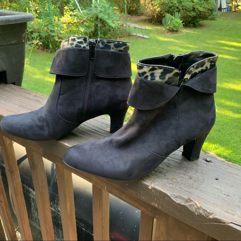 BLACK BOOTIES WITH ANIMAL PRINT SZ 7 AVON